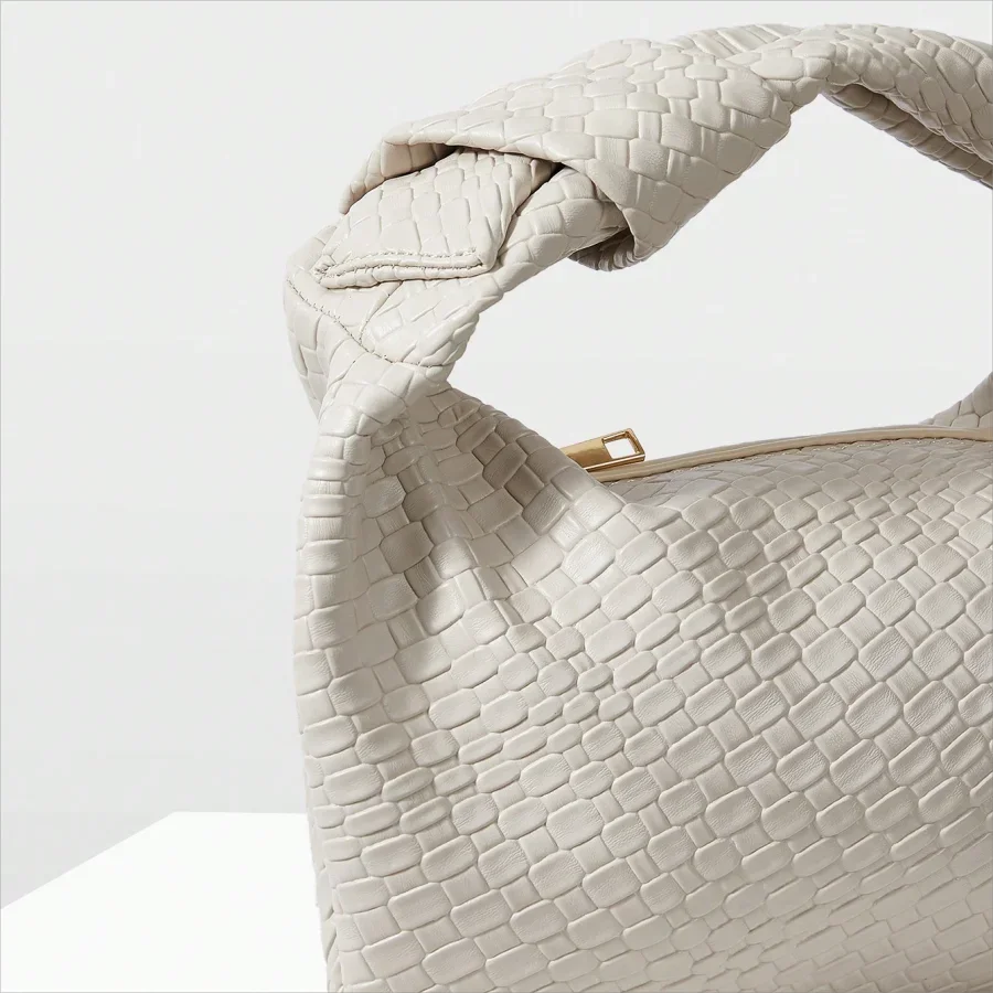 Claudia Bolso Knot