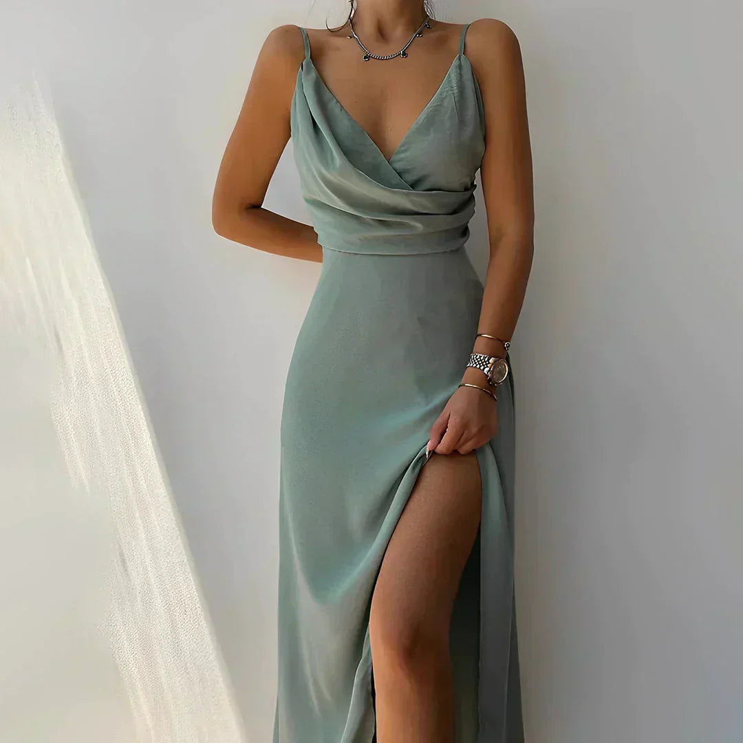 Mia | Vestido de satén con escote cascada y abertura